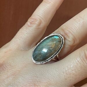 Natural Blue Labradorite
925 Solid Sterling Silver